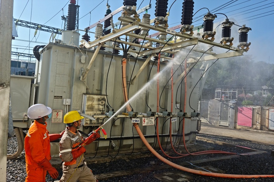 Đào tạo, tập huấn vệ sinh cách điện bằng nước áp lực cao
